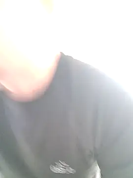 Snapshot of Bradd_32 chatting on 10/30/25, 04:15 Bradd 32 online show from 10/30/25, 04:15