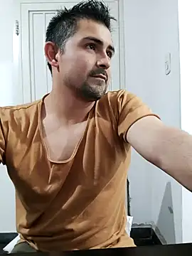 Snapshot of Bradd_32 chatting on 10/05/25, 03:52 Bradd 32 online show from 10/05/25, 03:52