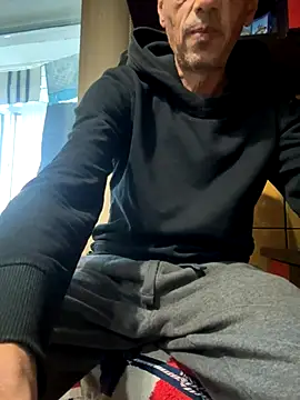 adiluci1 online show from 10/05/25, 02:30