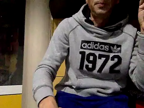 adiluci1 online show from 10/12/25, 01:51