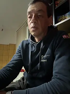 adiluci1 online show from 04/12/26, 02:15