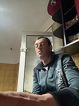 adiluci1 online show from 04/19/26, 03:18