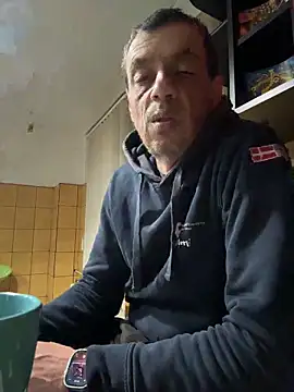 adiluci1 online show from 04/11/26, 02:41