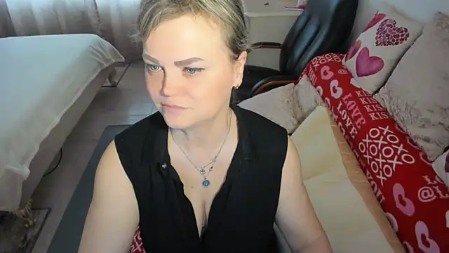 Snapshot of MildMature chatting on 06/14/26, 04:19 MildMature online show from 06/14/26, 04:19