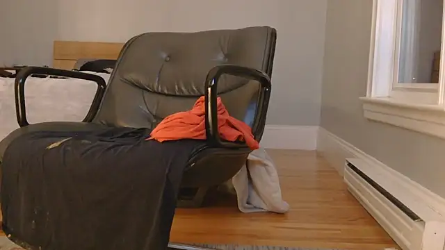 hungbottom603 online show from 12/15/25, 11:42