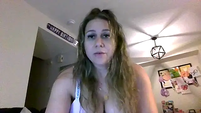 Snapshot of thedevinemama chatting on 07/12/26, 02:56 thedevinemama online show from 07/12/26, 02:56