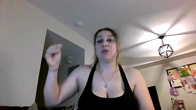 Snapshot of thedevinemama chatting on 06/17/26, 02:22 thedevinemama online show from 06/17/26, 02:22