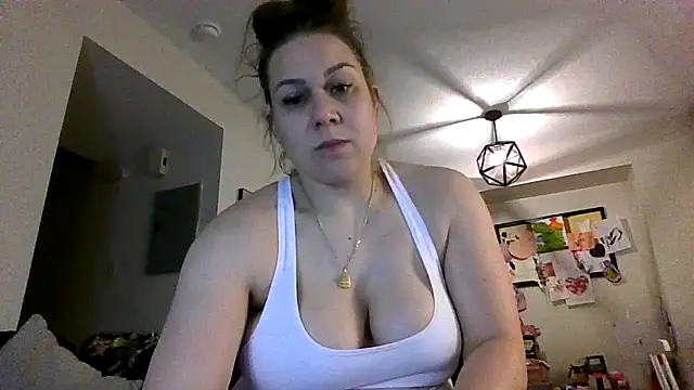 Snapshot of thedevinemama chatting on 06/07/26, 03:01 thedevinemama online show from 06/07/26, 03:01