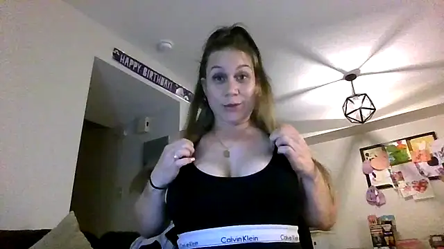 Snapshot of thedevinemama chatting on 07/01/26, 02:23 thedevinemama online show from 07/01/26, 02:23