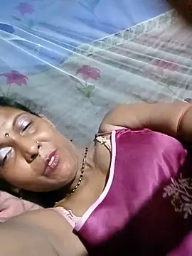 Snapshot of Savita992 chatting on 06/11/26, 08:50 Savita992 online show from 06/11/26, 08:50