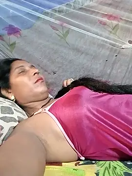 Snapshot of Savita992 chatting on 05/15/26, 12:41 Savita992 online show from 05/15/26, 12:41