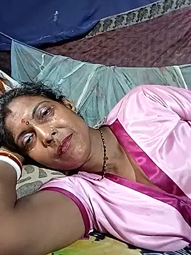 Snapshot of Savita992 chatting on 07/16/26, 08:00 Savita992 online show from 07/16/26, 08:00