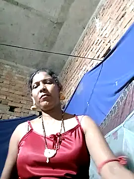 Snapshot of Savita992 chatting on 04/27/26, 03:10 Savita992 online show from 04/27/26, 03:10