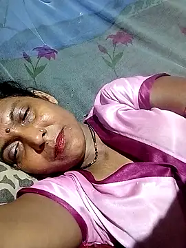 Snapshot of Savita992 chatting on 04/21/26, 10:05 Savita992 online show from 04/21/26, 10:05