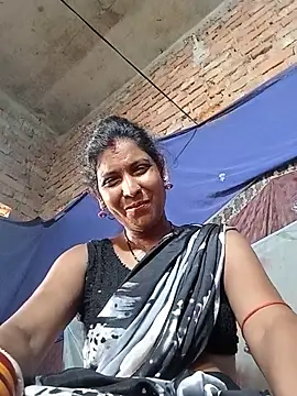 Snapshot of Savita992 chatting on 05/24/26, 08:25 Savita992 online show from 05/24/26, 08:25