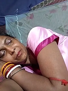 Snapshot of Savita992 chatting on 06/01/26, 07:52 Savita992 online show from 06/01/26, 07:52