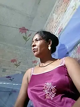 Snapshot of Savita992 chatting on 06/15/26, 07:35 Savita992 online show from 06/15/26, 07:35
