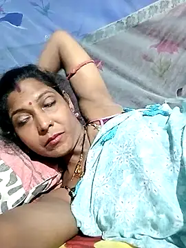 Snapshot of Savita992 chatting on 05/02/26, 04:45 Savita992 online show from 05/02/26, 04:45