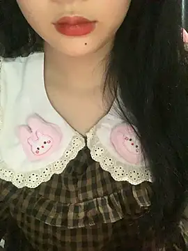 Snapshot of Linhtruong_ chatting on 11/17/25, 12:53 Linhtruong online show from 11/17/25, 12:53