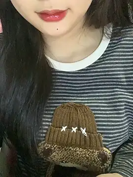 Snapshot of Linhtruong_ chatting on 12/15/25, 03:56 Linhtruong online show from 12/15/25, 03:56