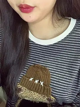 Linhtruong  online show from 12/22/25, 04:23