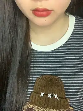 Snapshot of Linhtruong_ chatting on 11/30/25, 04:35 Linhtruong online show from 11/30/25, 04:35