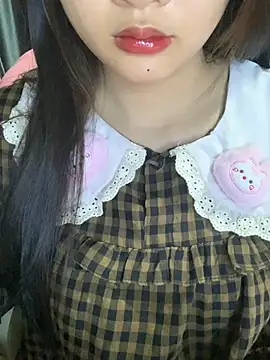 Snapshot of Linhtruong_ chatting on 12/16/25, 04:50 Linhtruong online show from 12/16/25, 04:50