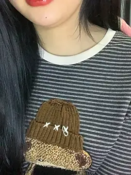 Linhtruong  online show from 02/11/26, 04:34