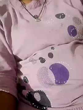 Snapshot of Daisygirl9 chatting on 10/21/25, 05:45 Daisygirl9 online show from 10/21/25, 05:45