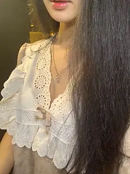 Snapshot of Nhinhi18 chatting on 05/14/26, 02:58 Nhinhi18 online show from 05/14/26, 02:58