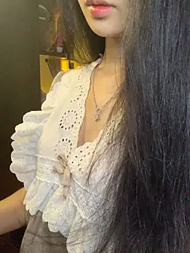 Nhinhi18 online show from 04/14/26, 03:17