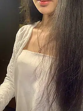 Snapshot of Nhinhi18 chatting on 05/19/26, 04:14 Nhinhi18 online show from 05/19/26, 04:14