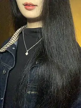 Nhinhi18 online show from 12/18/25, 03:16