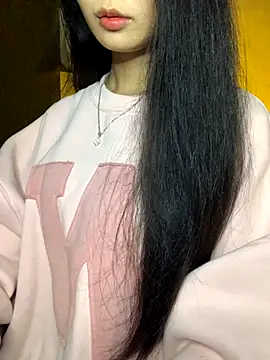 Nhinhi18 online show from 11/17/25, 03:05