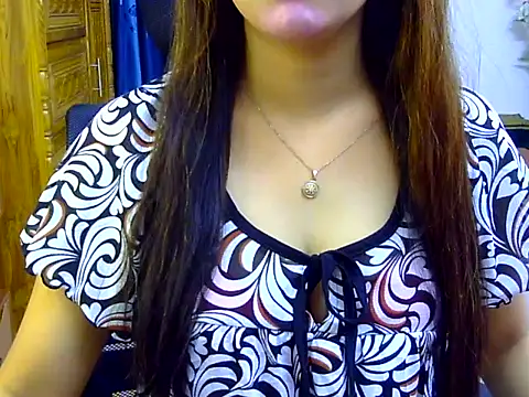 Snapshot of Obonti_2000 chatting on 10/13/25, 04:41 Obonti 2000 online show from 10/13/25, 04:41