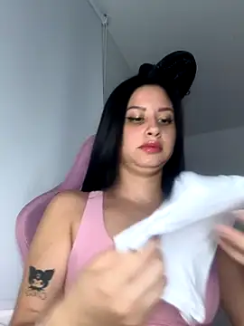 lucy grey25 online show from 12/19/25, 05:04