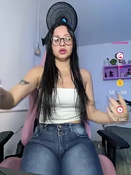 Snapshot of lucy_grey25 chatting on 06/12/26, 07:55 lucy grey25 online show from 06/12/26, 07:55