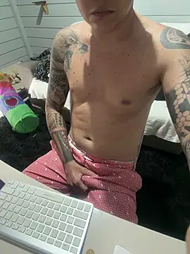 Snapshot of AnimistEquity chatting on 10/27/25, 07:59 AnimistEquity online show from 10/27/25, 07:59