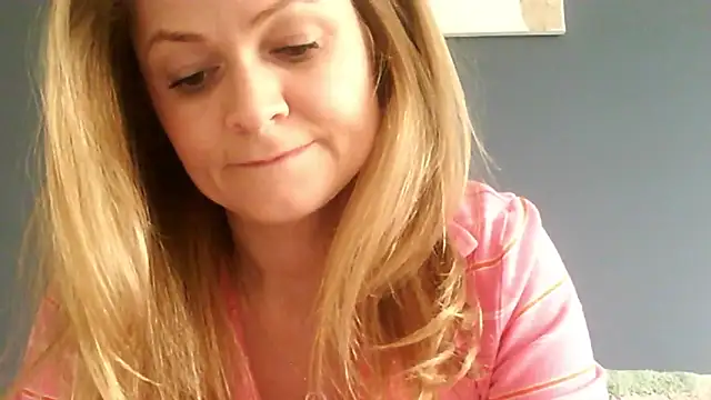 Snapshot of Ginger-bb chatting on 04/27/26, 05:49 Ginger-bb online show from 04/27/26, 05:49