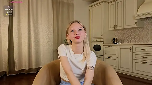 Snapshot of KatieFoulk chatting on 10/10/25, 03:13 KatieFoulk online show from 10/10/25, 03:13