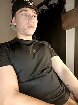 Snapshot of Logan_sixxer chatting on 09/21/25, 10:59 Logan sixxer online show from 09/21/25, 10:59