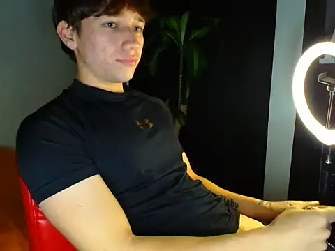 Snapshot of Logan_sixxer chatting on 11/08/25, 09:18 Logan sixxer online show from 11/08/25, 09:18