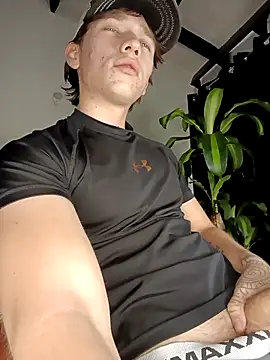 Snapshot of Logan_sixxer chatting on 12/17/25, 09:53 Logan sixxer online show from 12/17/25, 09:53