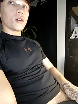 Snapshot of Logan_sixxer chatting on 11/13/25, 10:35 Logan sixxer online show from 11/13/25, 10:35