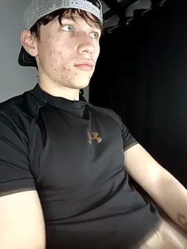 Snapshot of Logan_sixxer chatting on 11/07/25, 04:28 Logan sixxer online show from 11/07/25, 04:28