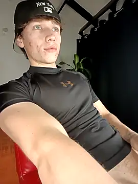 Snapshot of Logan_sixxer chatting on 12/19/25, 02:59 Logan sixxer online show from 12/19/25, 02:59