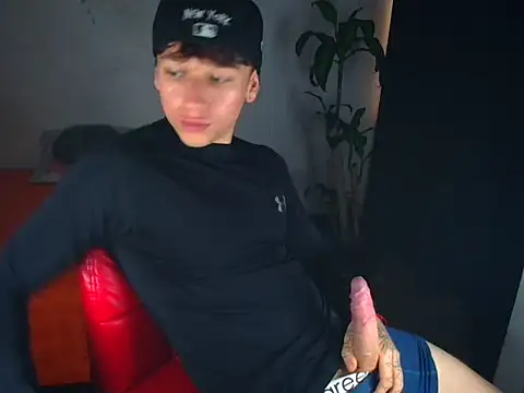 Snapshot of Logan_sixxer chatting on 10/03/25, 05:14 Logan sixxer online show from 10/03/25, 05:14