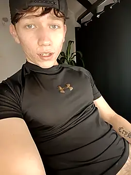 Snapshot of Logan_sixxer chatting on 10/18/25, 08:44 Logan sixxer online show from 10/18/25, 08:44