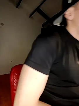 Snapshot of Logan_sixxer chatting on 09/28/25, 03:24 Logan sixxer online show from 09/28/25, 03:24