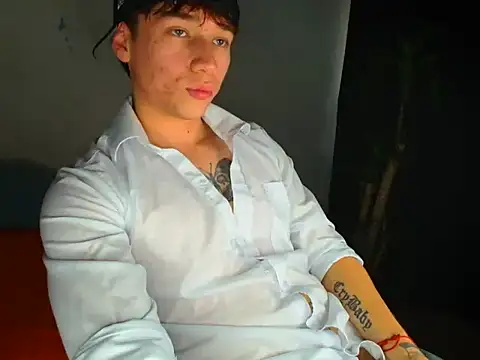 Snapshot of Logan_sixxer chatting on 10/11/25, 07:48 Logan sixxer online show from 10/11/25, 07:48